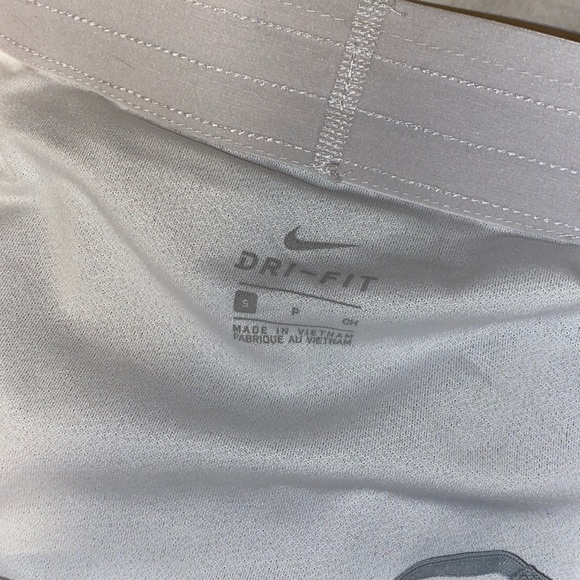 Nike running shorts - Picture 2 of 2